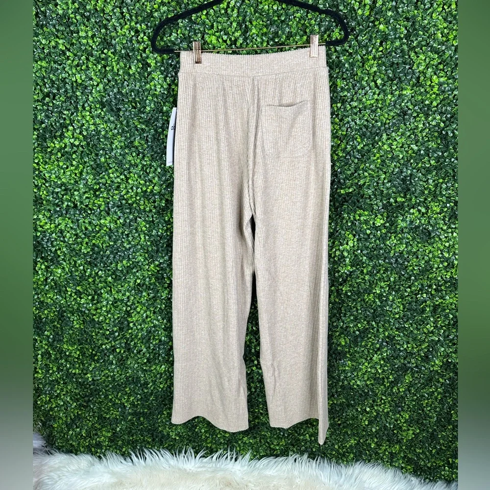 Nwt ALO‎ Yoga Muse wide leg pant